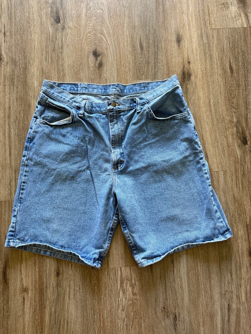 Wrangler Relaxed Fit Jean Shorts Size 38